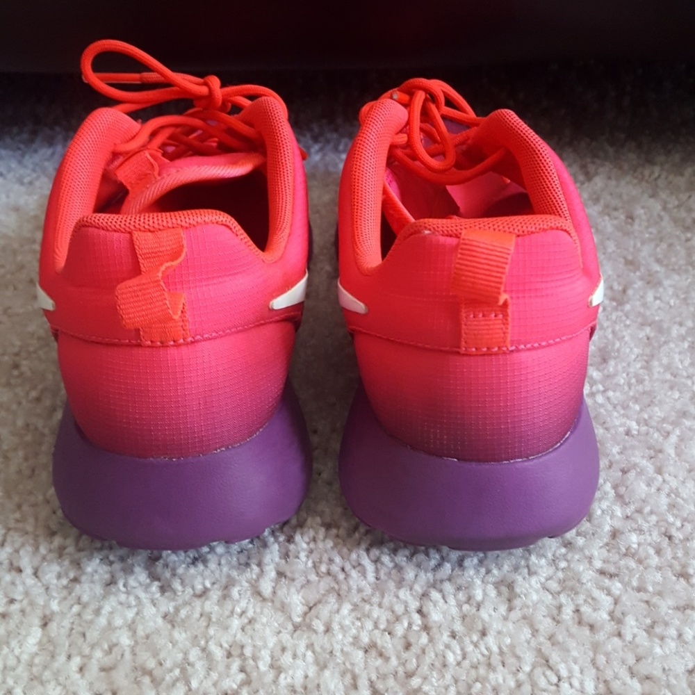 Shoes - Picture 4 of 6